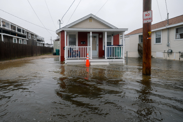 Powerful nor’easter forces 400 flight cancellations